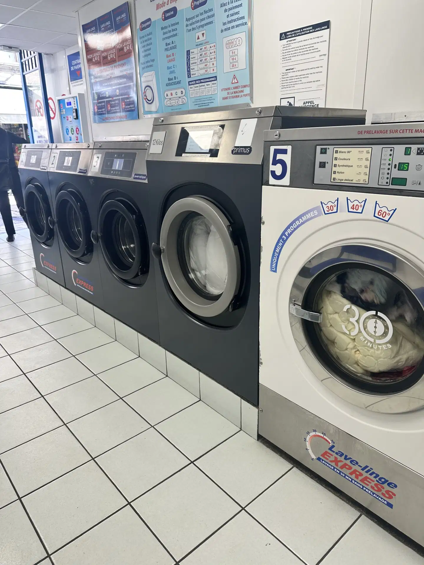 Laver couette Poitiers — machine 18 kg grande capacité, Laverie Grand Rue centre-ville